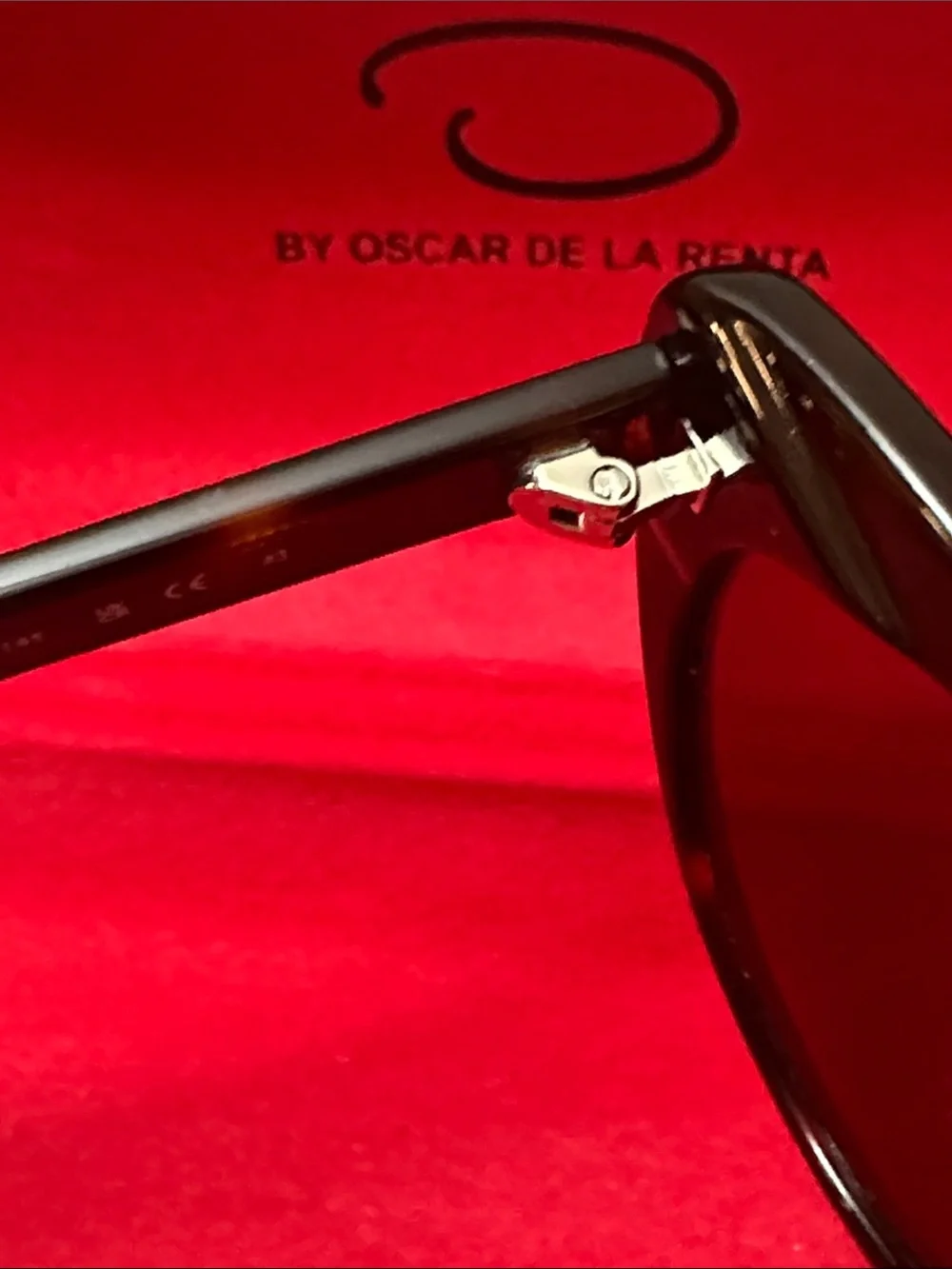 Oscar de la Renta SSC5177 Black Cat Eye Sunglasses w/ Case 52□19